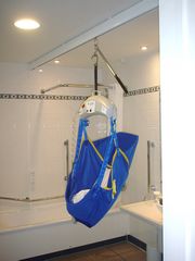 Holiday Inn Kensington Forum - Hoist and sling in bathroom