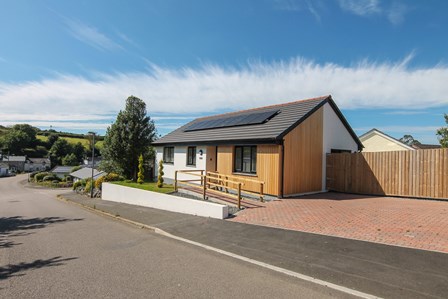 Charmillie, Helston, Cornwall. Accessible holiday cottage with ceiling hoist.